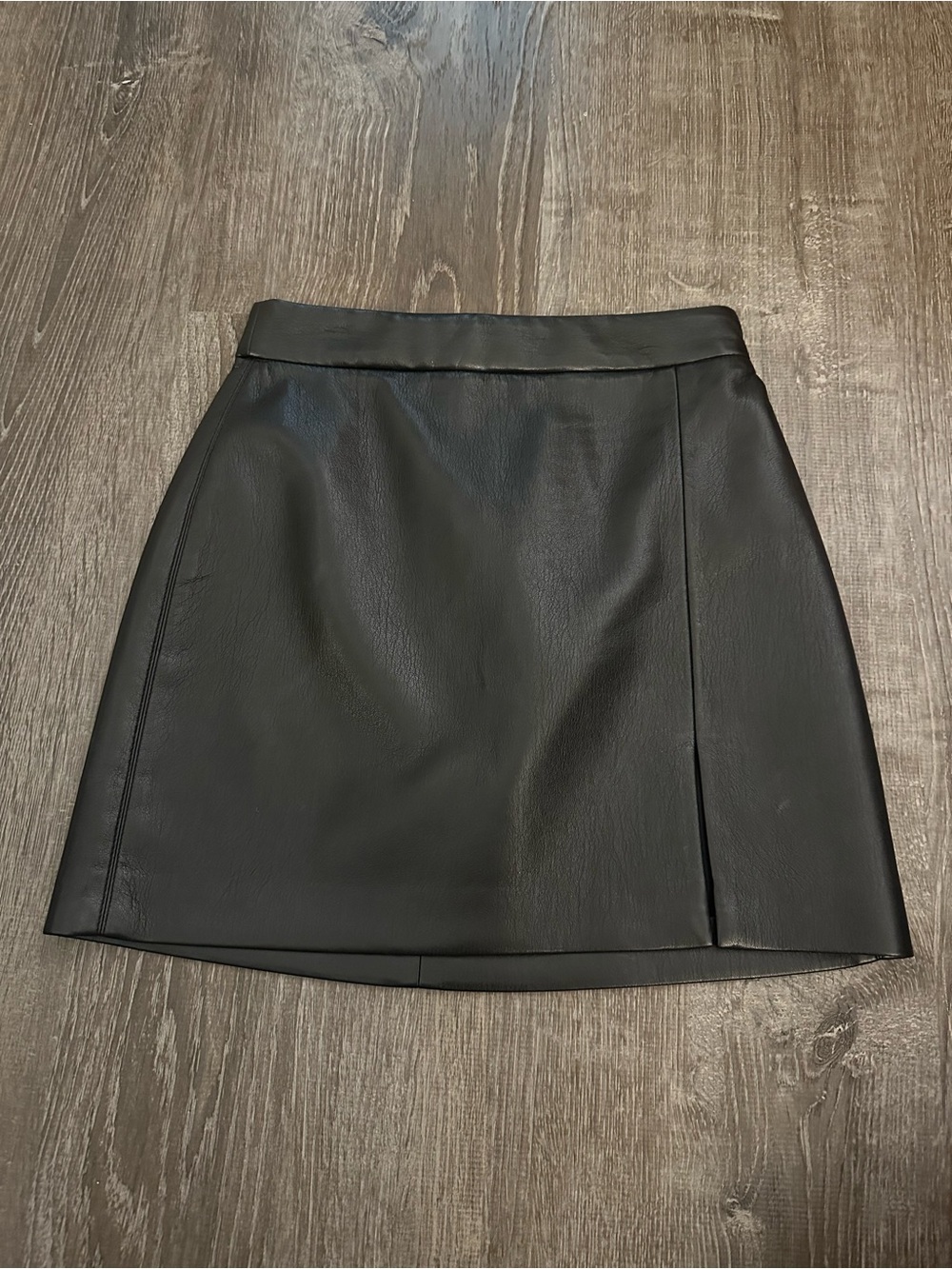 Wilfred Black Faux-Leather Mini Skirt (Tempest Skirt/Patio Skirt)